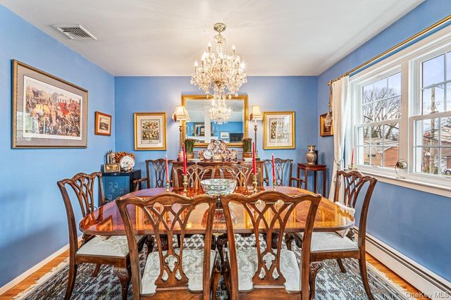 26 Violet Road, Bayville, NY 11709