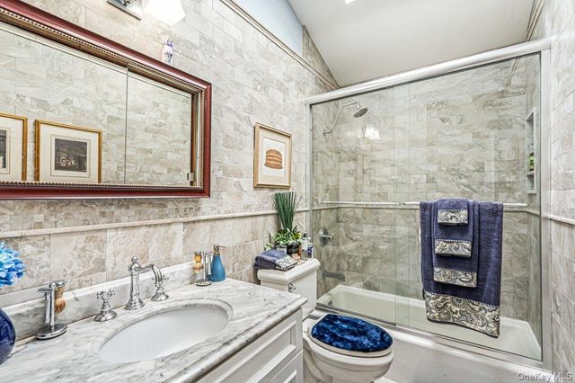 26 Violet Road, Bayville, NY 11709