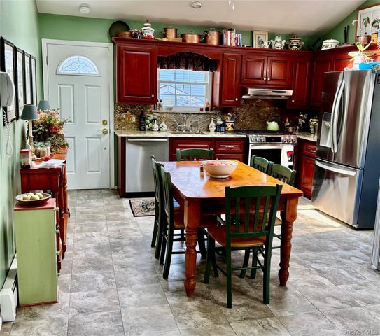 26 Violet Road, Bayville, NY 11709
