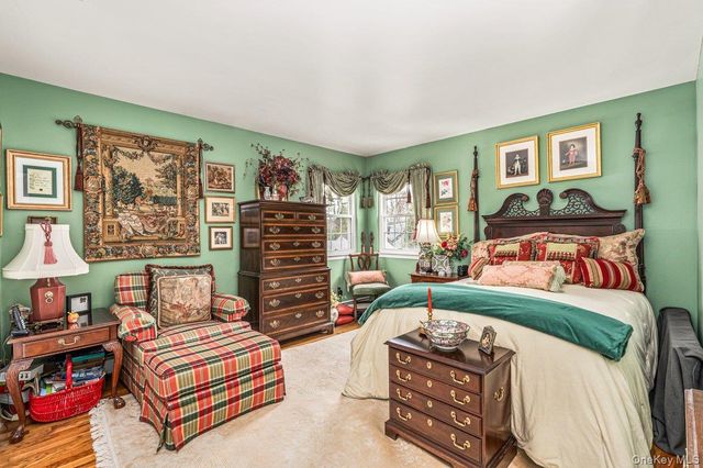 26 Violet Road, Bayville, NY 11709