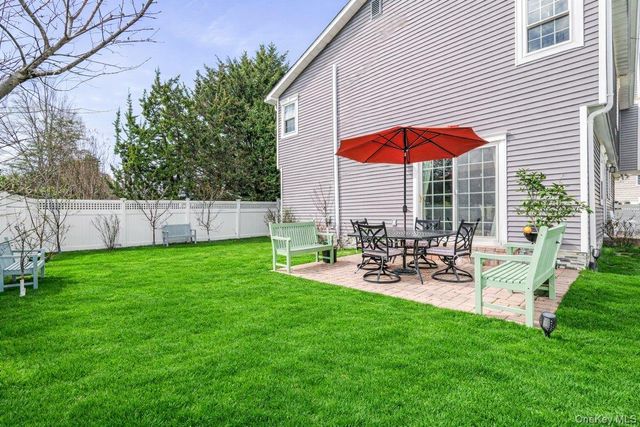 26 Violet Road, Bayville, NY 11709