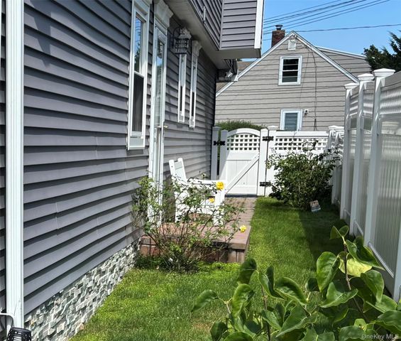 26 Violet Road, Bayville, NY 11709