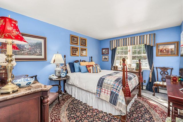 26 Violet Road, Bayville, NY 11709