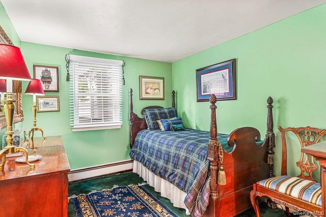 26 Violet Road, Bayville, NY 11709