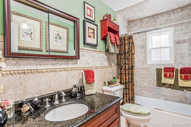 26 Violet Road, Bayville, NY 11709