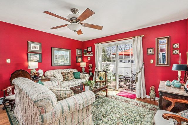 26 Violet Road, Bayville, NY 11709