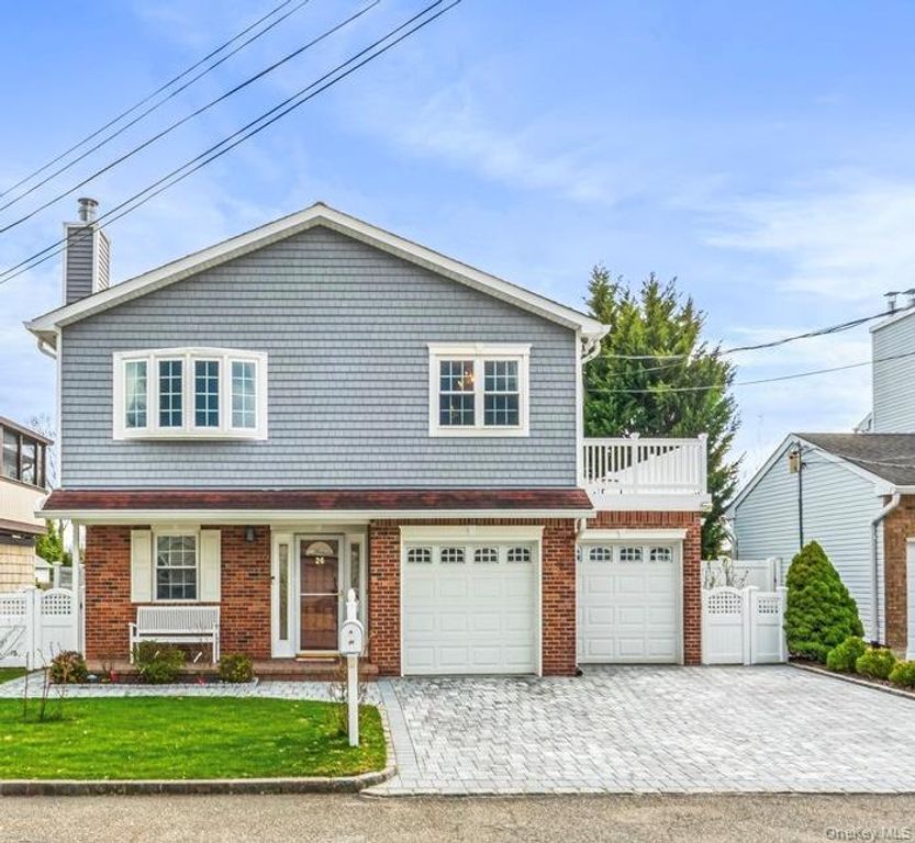 26 Violet Road, Bayville, NY 11709
