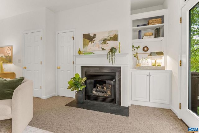 111 MELBOURNE PRK #B, Charlottesville, VA 22901
