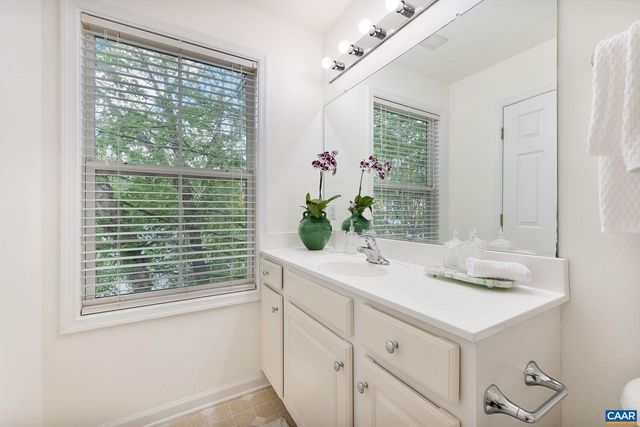 111 MELBOURNE PRK #B, Charlottesville, VA 22901