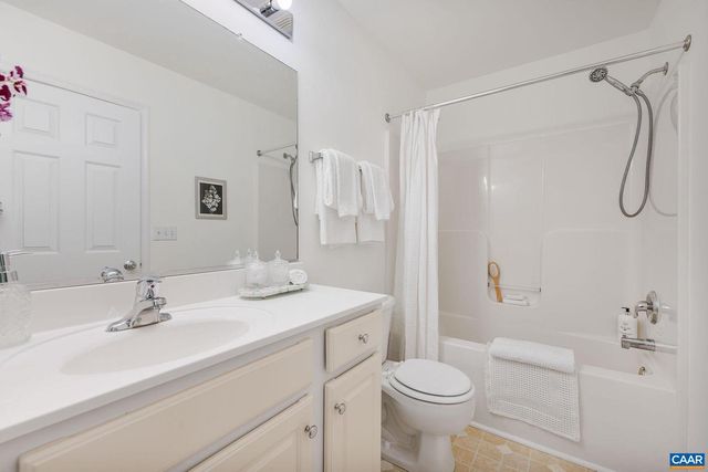 111 MELBOURNE PRK #B, Charlottesville, VA 22901