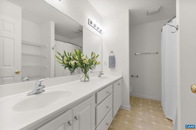 111 MELBOURNE PRK #B, Charlottesville, VA 22901