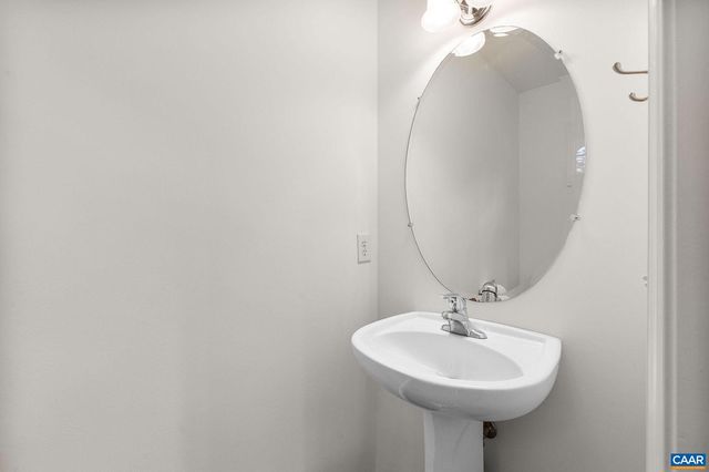 111 MELBOURNE PRK #B, Charlottesville, VA 22901