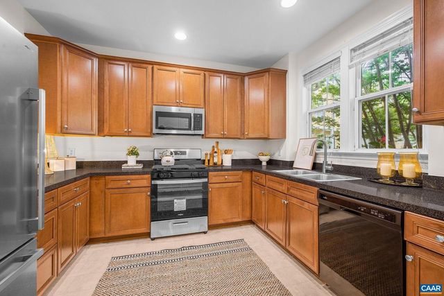 111 MELBOURNE PRK #B, Charlottesville, VA 22901