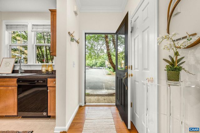 111 MELBOURNE PRK #B, Charlottesville, VA 22901