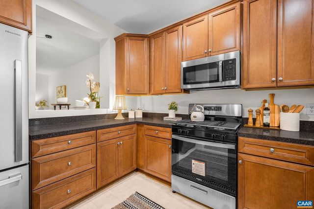 111 MELBOURNE PRK #B, Charlottesville, VA 22901