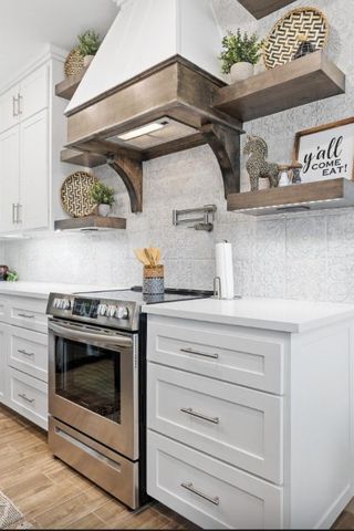 698 N Center Street, Arlington, TX 76011