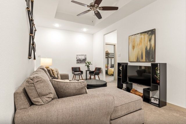 698 N Center Street, Arlington, TX 76011