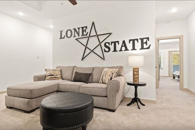 698 N Center Street, Arlington, TX 76011