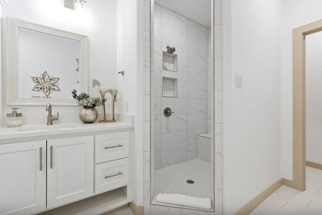 698 N Center Street, Arlington, TX 76011