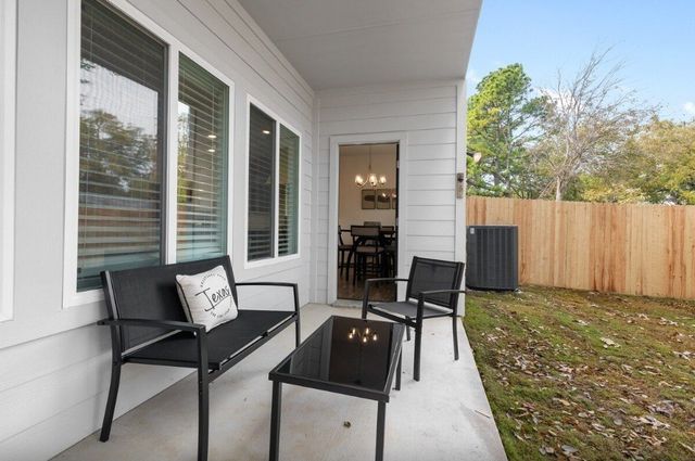 698 N Center Street, Arlington, TX 76011
