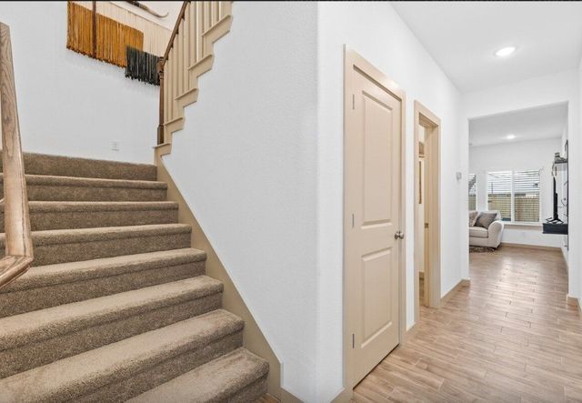 698 N Center Street, Arlington, TX 76011