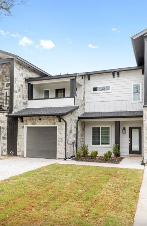 698 N Center Street, Arlington, TX 76011
