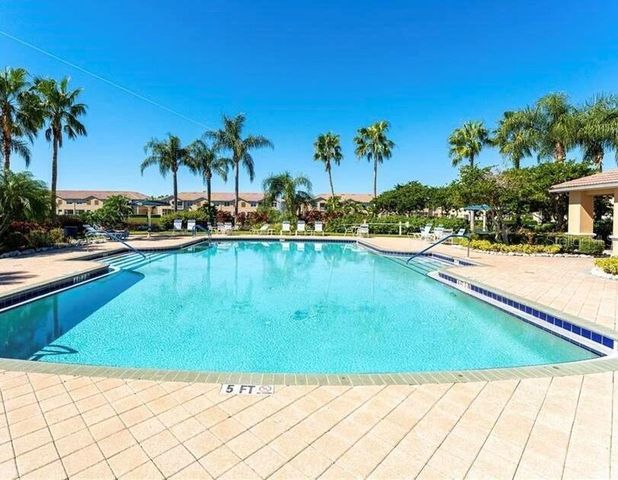 3672 PARKRIDGE CIRCLE 27-106, Sarasota, FL 34243