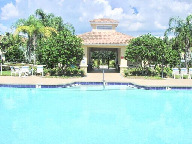 3672 PARKRIDGE CIRCLE 27-106, Sarasota, FL 34243