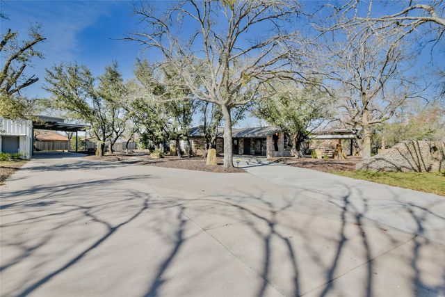 712 Squaw Creek Road, Willow Park, TX 76087