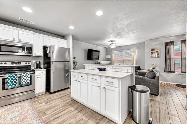 2827 W Cottonwillow Way, Fayetteville, AR 72704