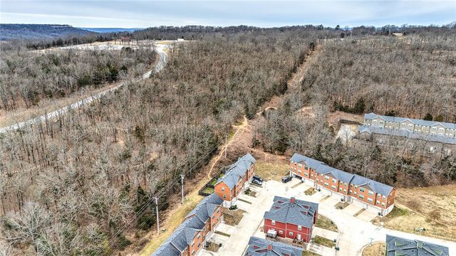 2827 W Cottonwillow Way, Fayetteville, AR 72704