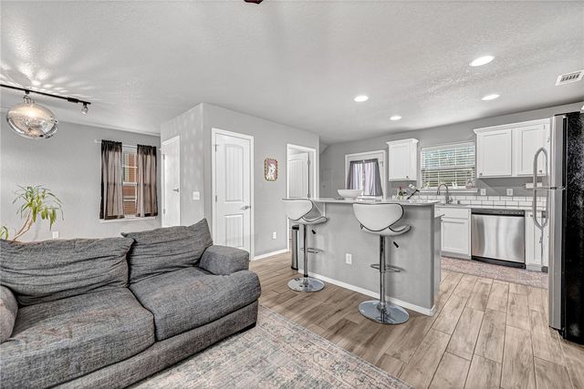 2827 W Cottonwillow Way, Fayetteville, AR 72704