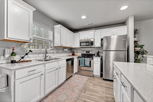 2827 W Cottonwillow Way, Fayetteville, AR 72704