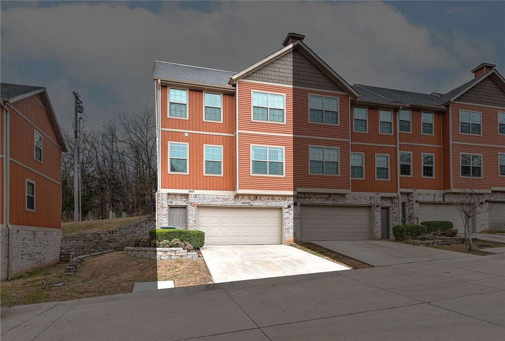 2827 W Cottonwillow Way, Fayetteville, AR 72704