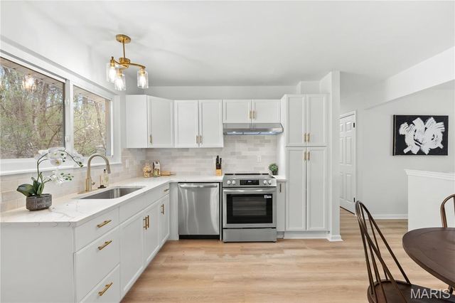 1251 Green Knoll Drive, Fenton, MO 63026