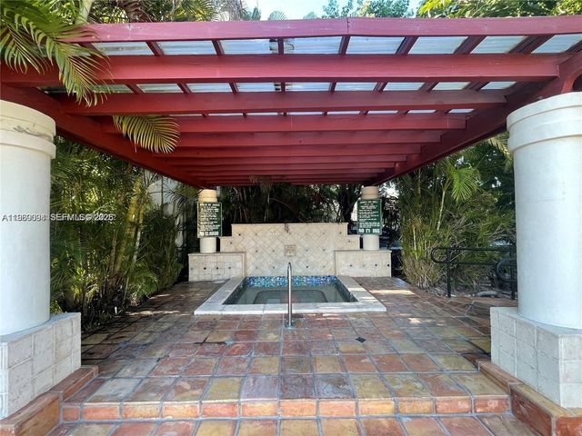 10431 N Kendall Dr D314, Miami, FL 33176