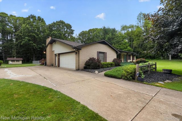 1325 Pine Grove Lane, Milford Charter Township, MI 48381