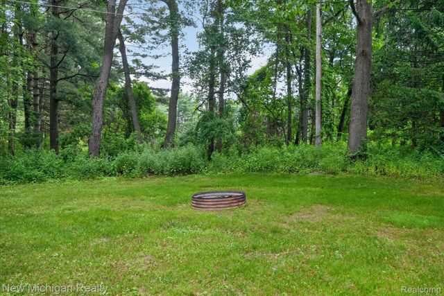 1325 Pine Grove Lane, Milford Charter Township, MI 48381