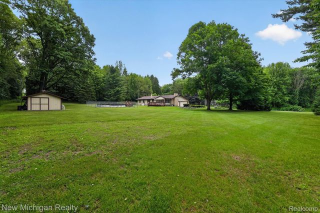 1325 Pine Grove Lane, Milford Charter Township, MI 48381