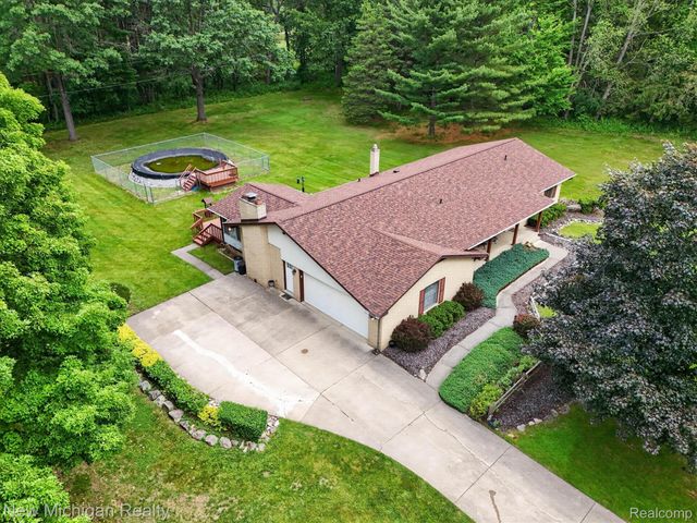 1325 Pine Grove Lane, Milford Charter Township, MI 48381