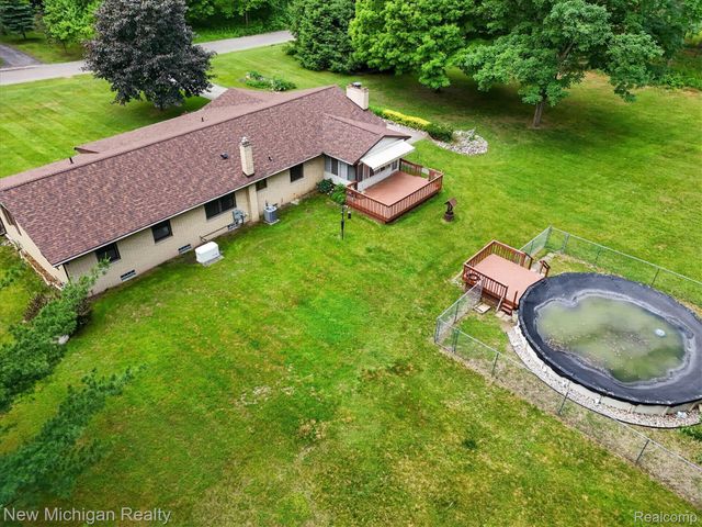1325 Pine Grove Lane, Milford Charter Township, MI 48381