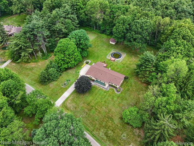 1325 Pine Grove Lane, Milford Charter Township, MI 48381