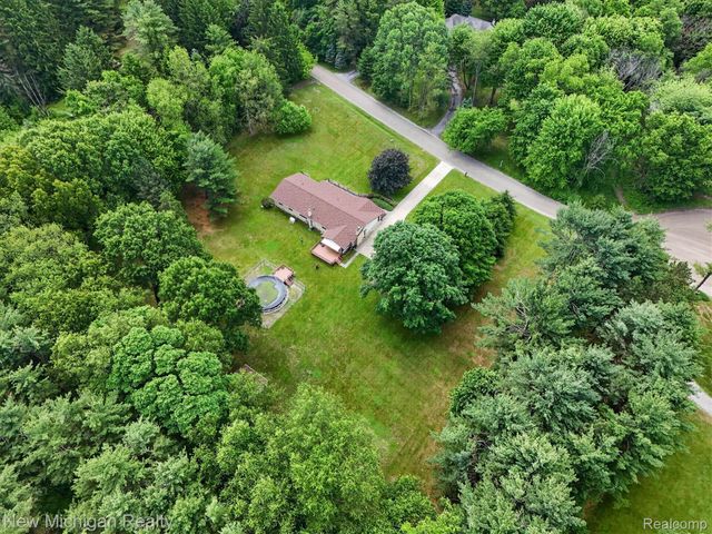 1325 Pine Grove Lane, Milford Charter Township, MI 48381