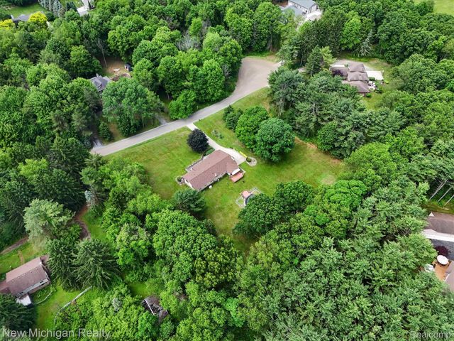 1325 Pine Grove Lane, Milford Charter Township, MI 48381