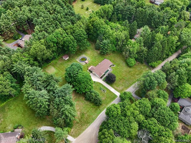 1325 Pine Grove Lane, Milford Charter Township, MI 48381