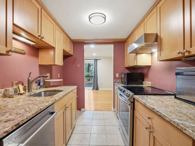 111 Brigham St 19A, Hudson, MA 01749
