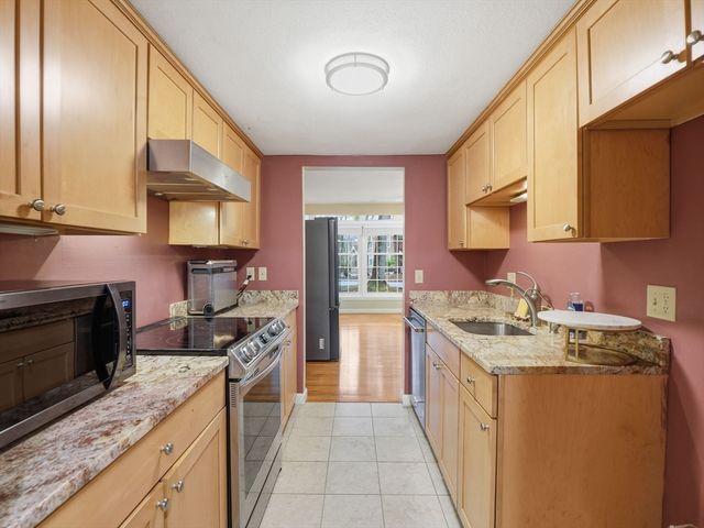 111 Brigham St 19A, Hudson, MA 01749