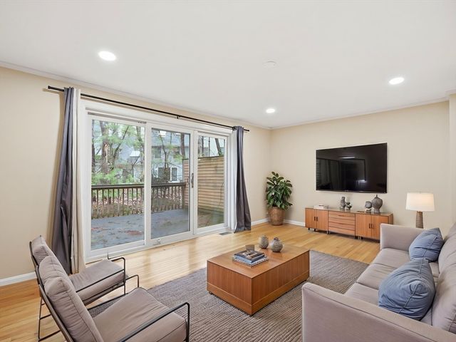 111 Brigham St 19A, Hudson, MA 01749