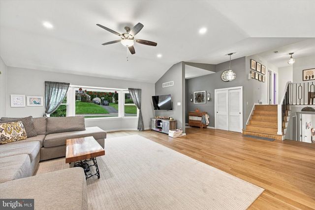 903 SUMMIT LN, Oreland, PA 19075