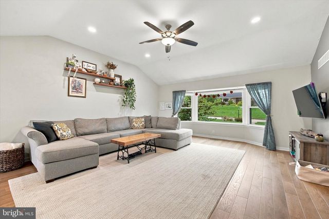 903 SUMMIT LN, Oreland, PA 19075